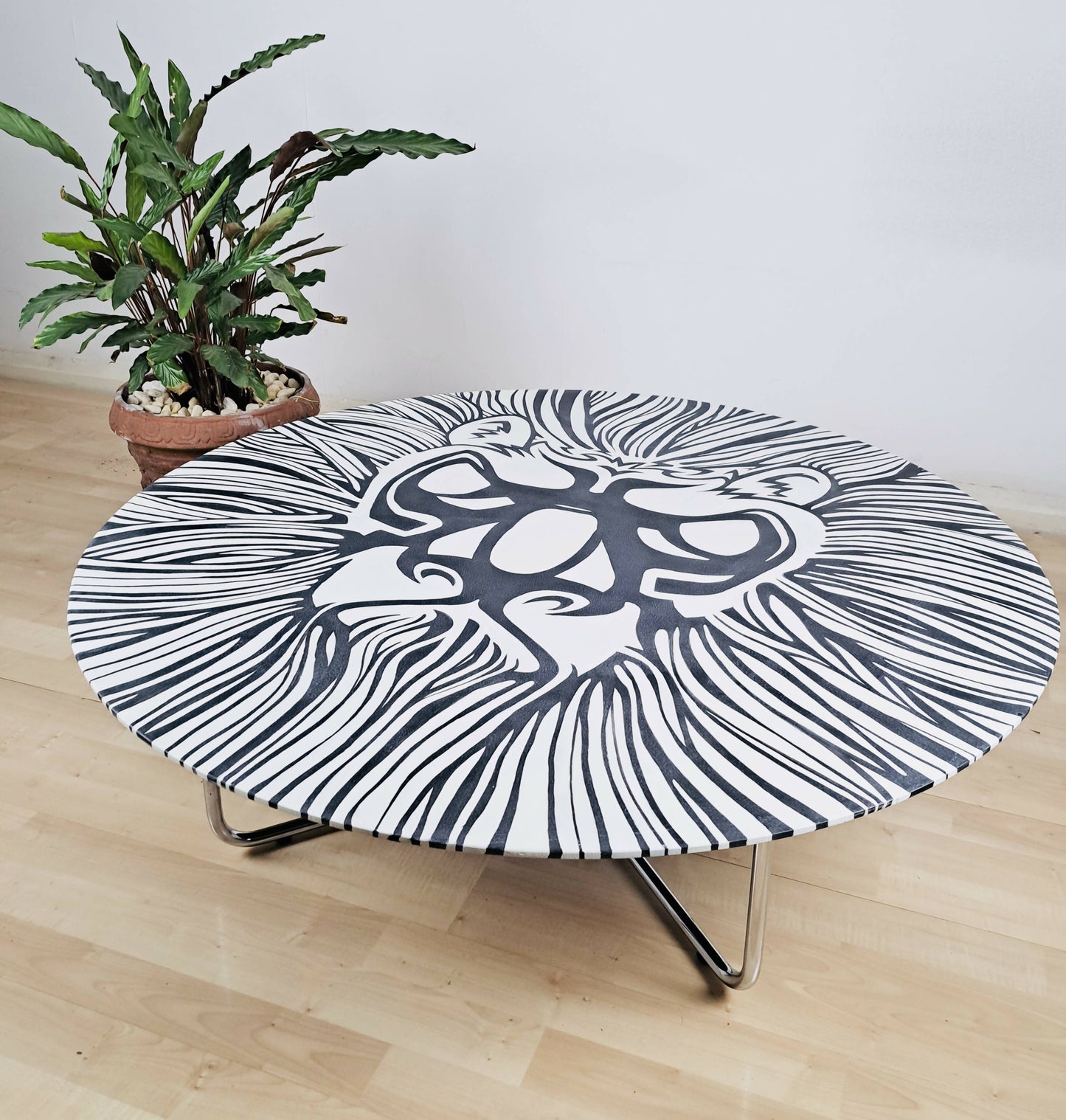 Circular coffee table