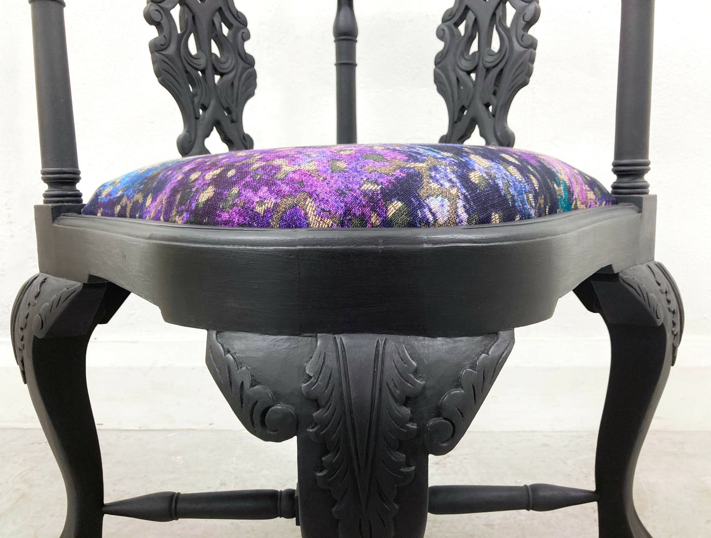 ORNATE BOHEMIAN CORNER CHAIR