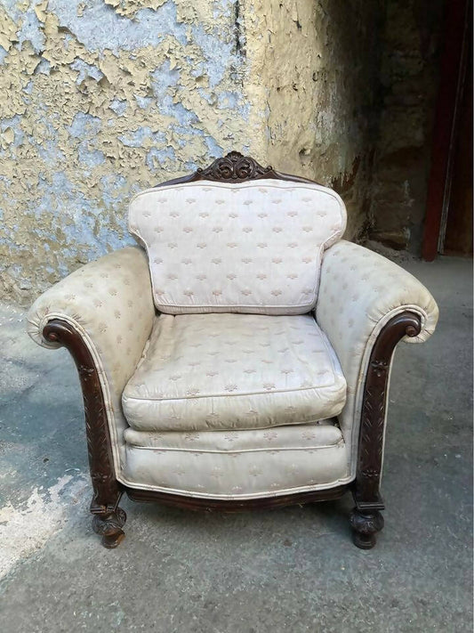 VINTAGE ARMCHAIR