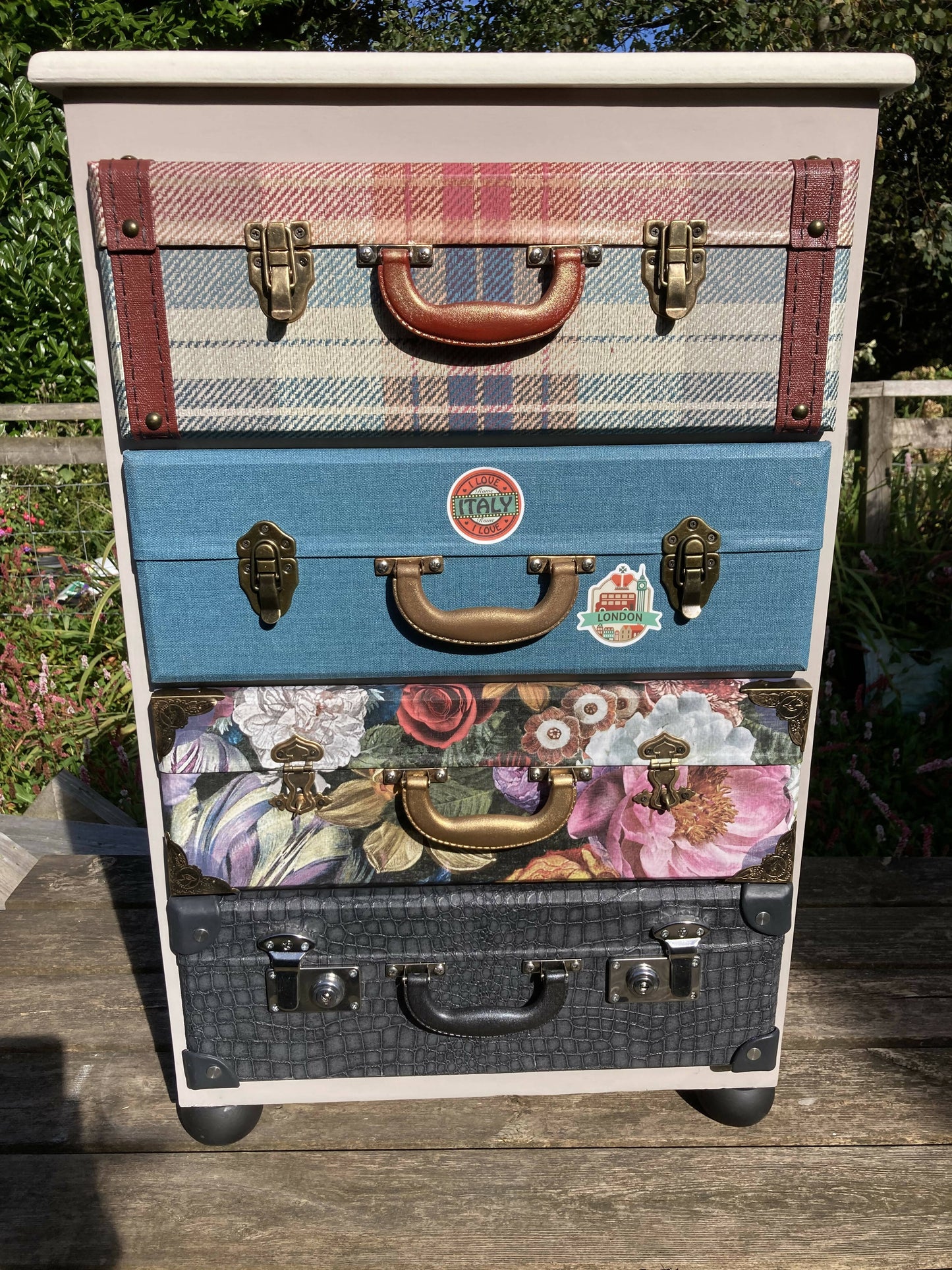 Stack of vintage suitcases ! Or is it !