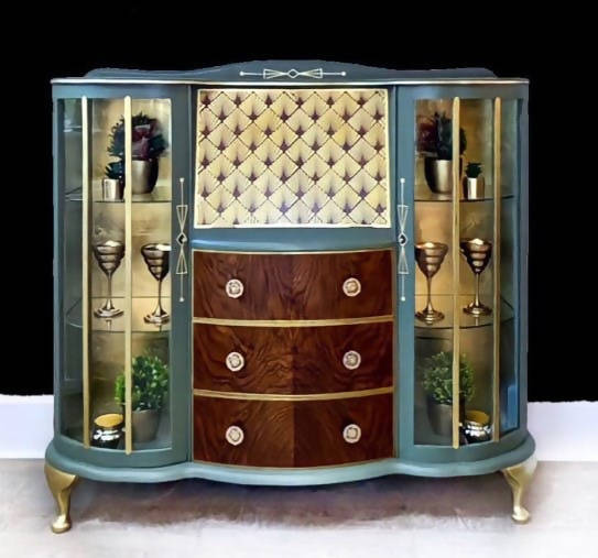 Vintage Walnut Drinks Cocktail Cabinet