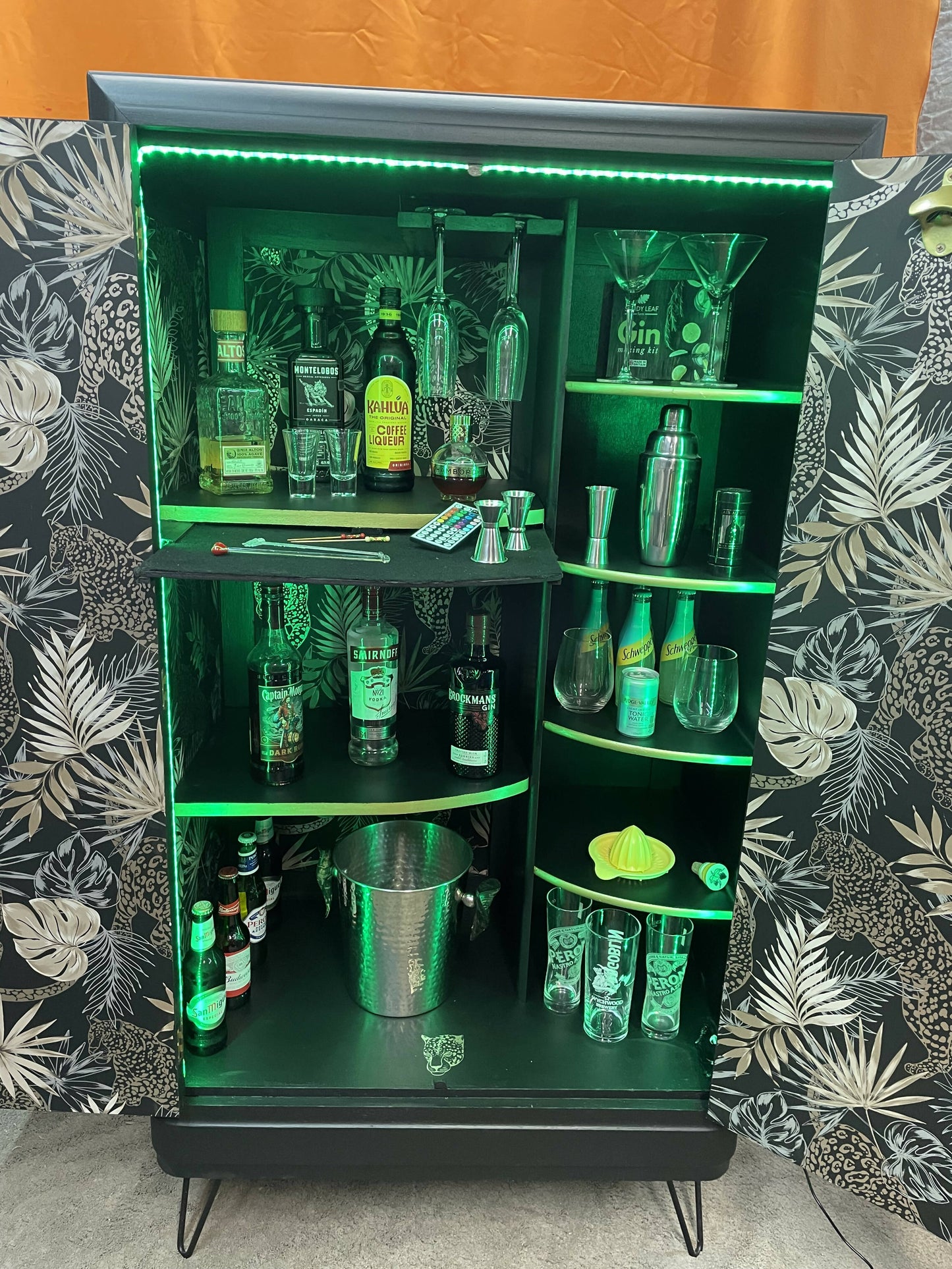 Drinks / Cocktail Cabinet