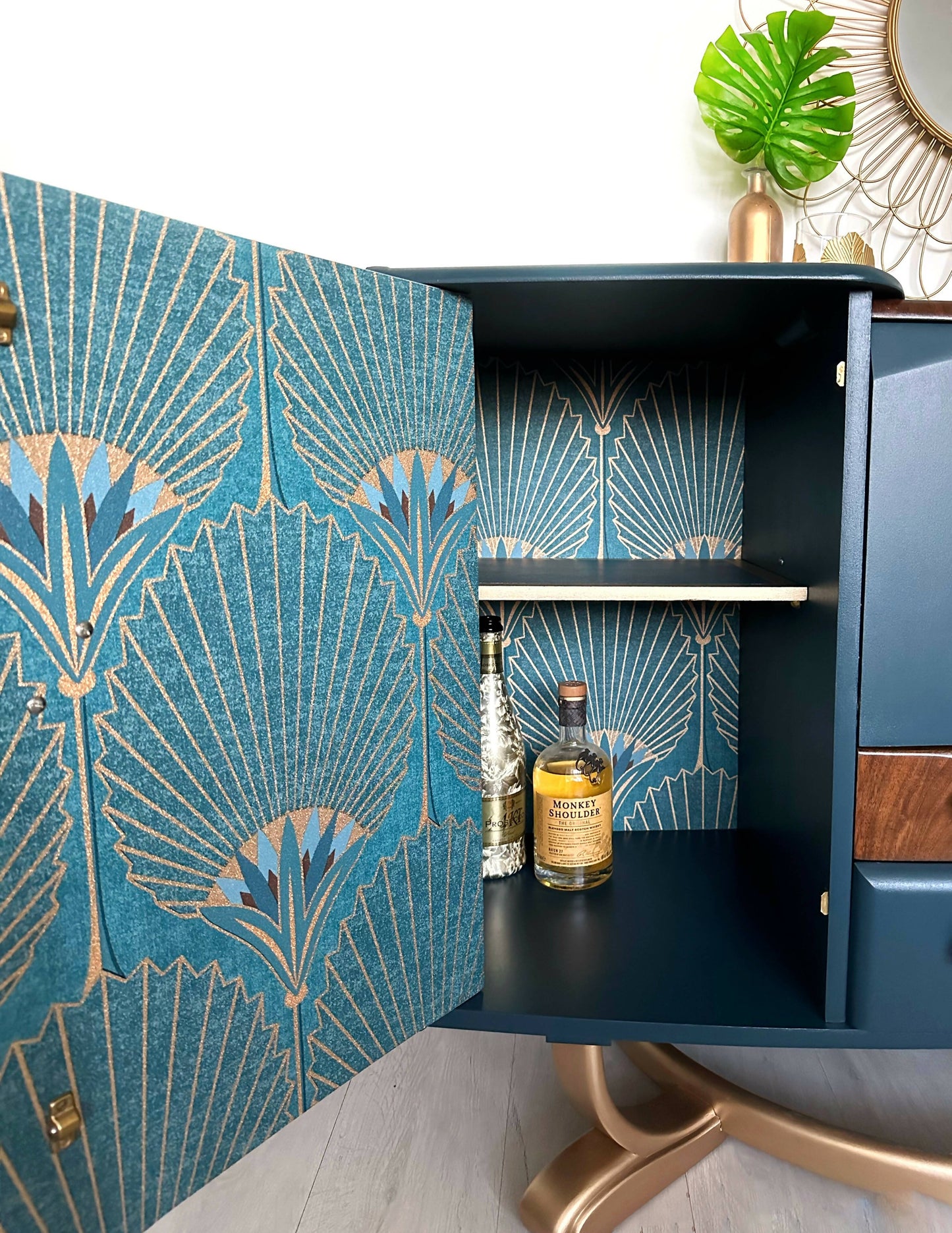 COCKKTAIL/DRINKS CABINET BY BEAUTILITY