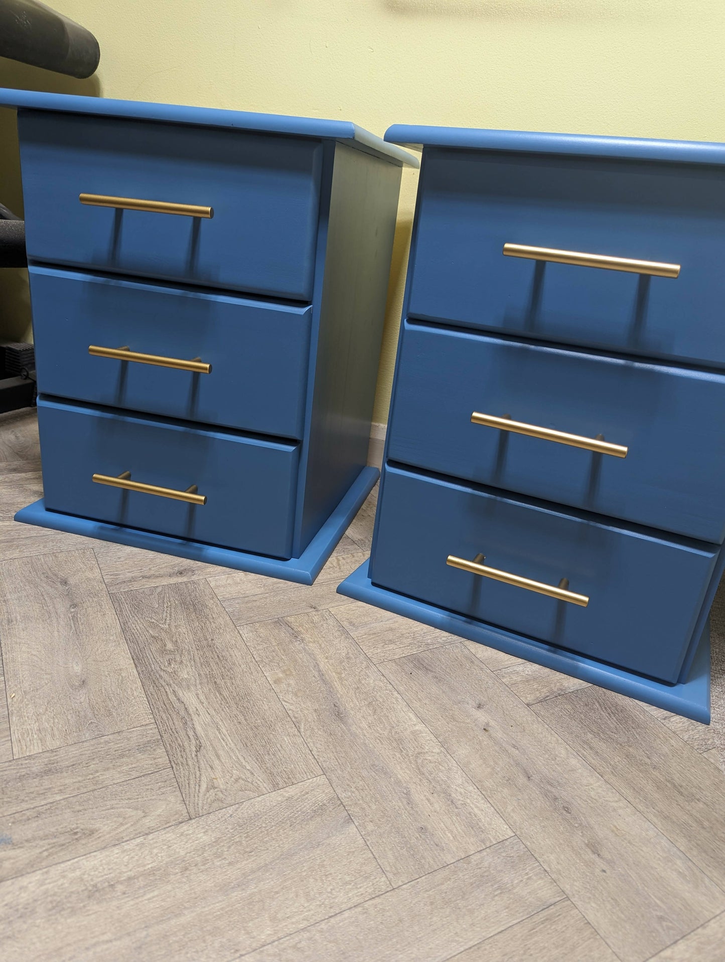 Bedside cabinets