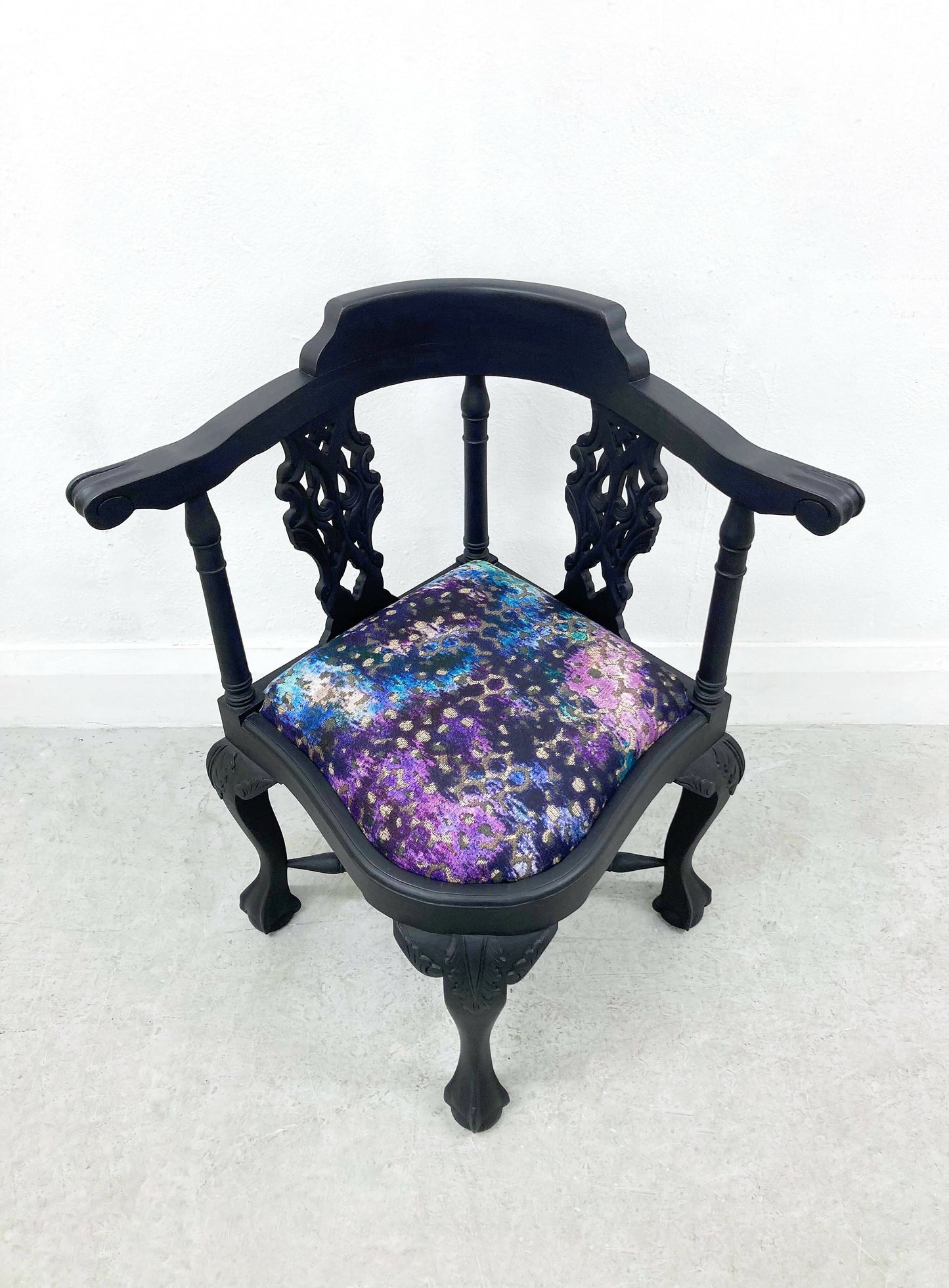 ORNATE BOHEMIAN CORNER CHAIR